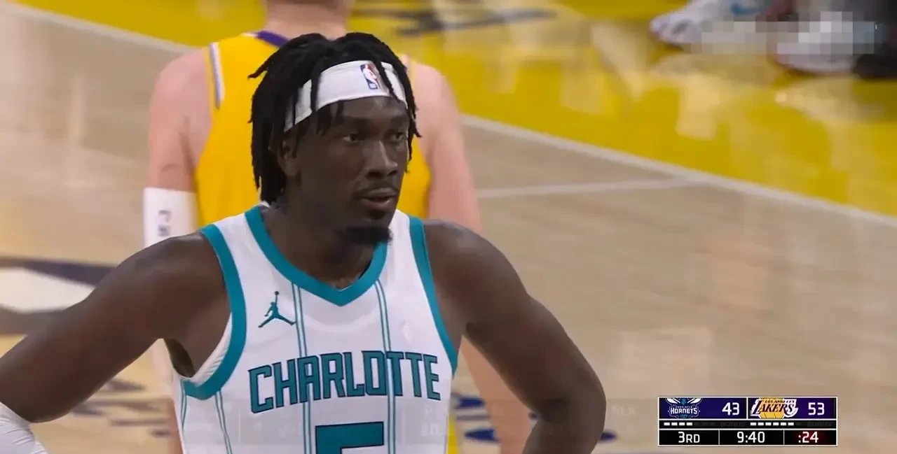 米兰体育-公牛血洗魔术，拉塞尔高光表现