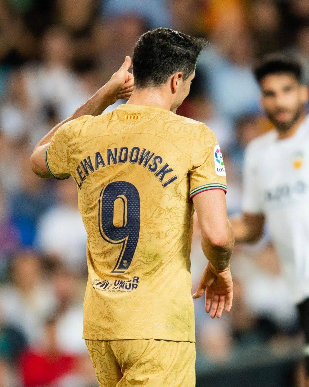 包含瓦伦西亚力克瑞士，莱万三分雨点燃全场的词条