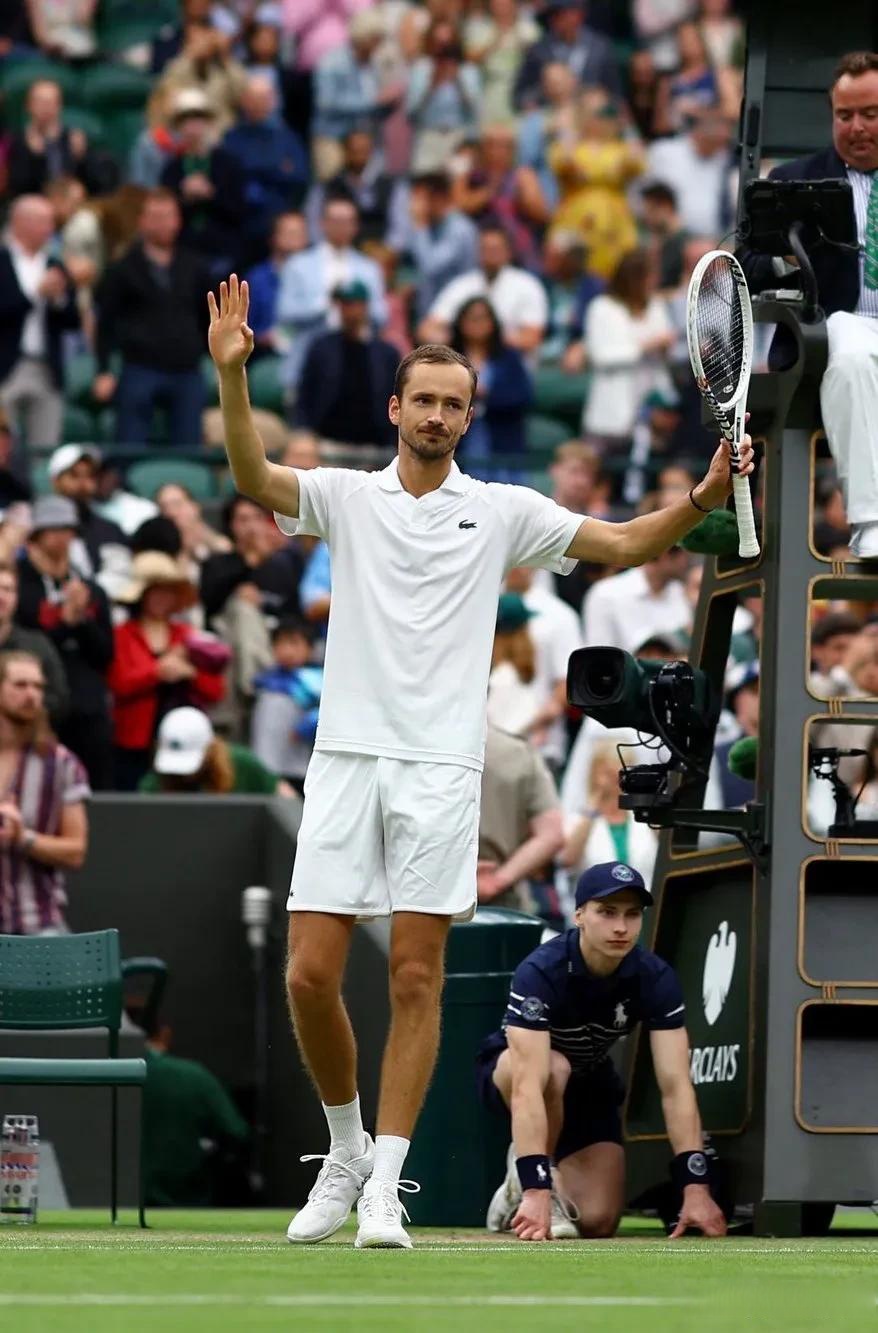 米兰登录入口-关于澳大利亚网球队完胜英国网球队，梅德韦杰夫统治全场的信息