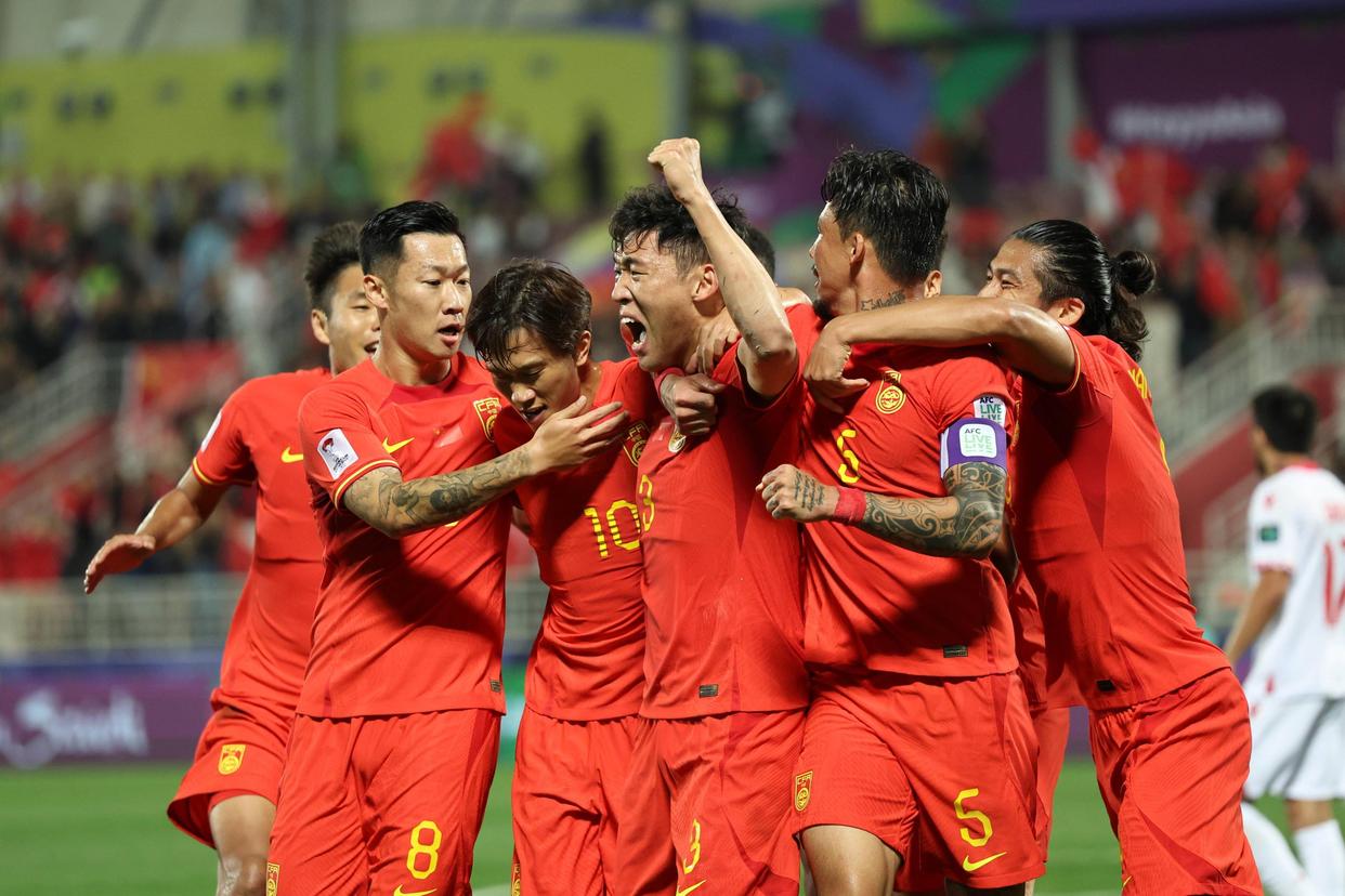 包含火花四射！国内足球联赛的激烈角逐的词条