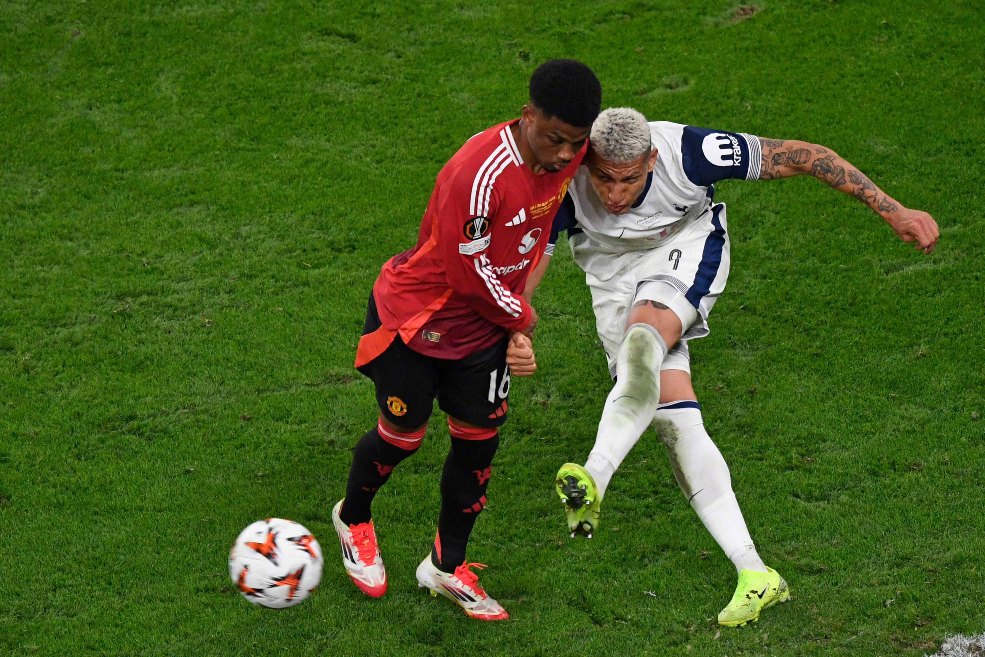 关于曼联连败波及排名，争夺冠军梦或落空的信息