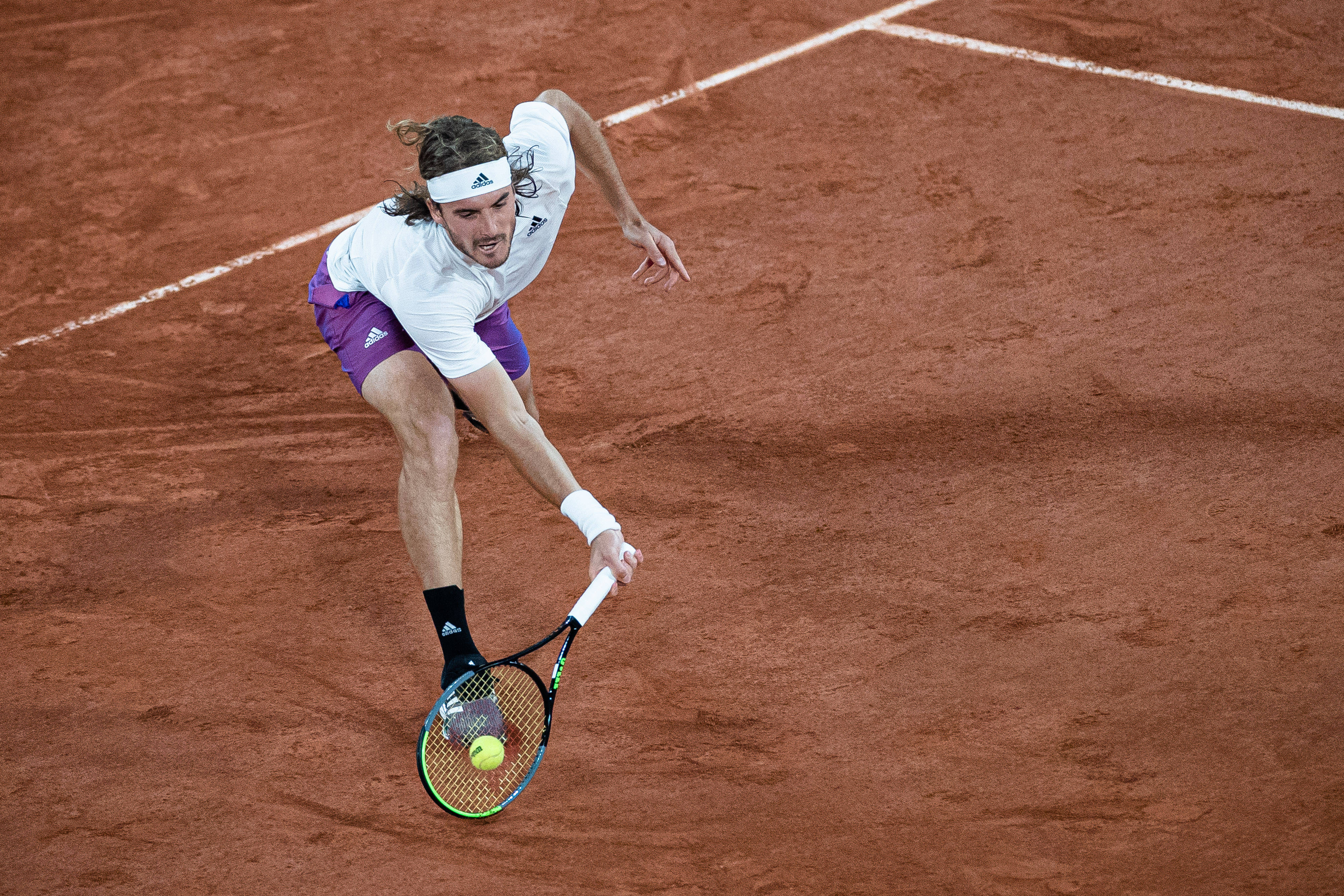 关于澳大利亚网球队轻取英国网球队，西西帕斯统治全场的信息