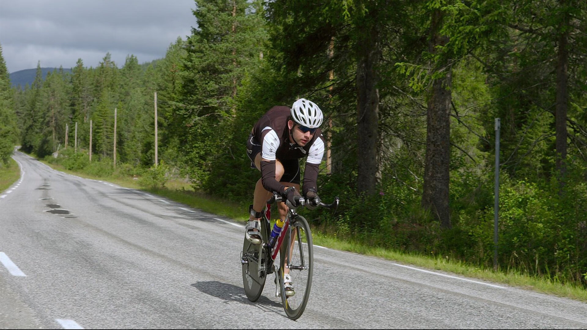 米兰-卢卡库关键战不手软，喀麦隆强势拿下新西兰—坚韧与战术的胜利