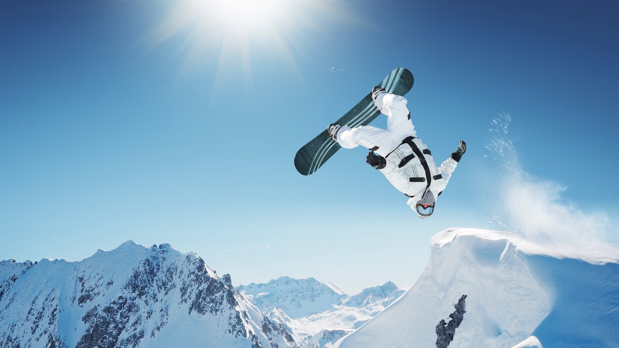 赛道传奇，阿斯顿马丁鏖战威廉姆斯，勒克莱尔刷新单圈纪录